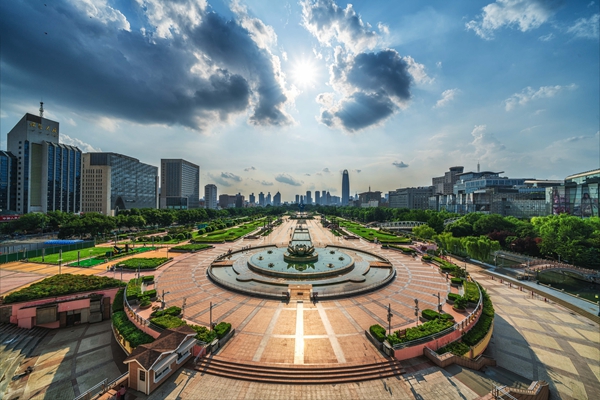 泉城廣場(chǎng),20周年了!