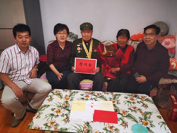 山東三箭集團(tuán)在新中國(guó)成立70周年前夕走訪(fǎng)慰問(wèn)離休老干部